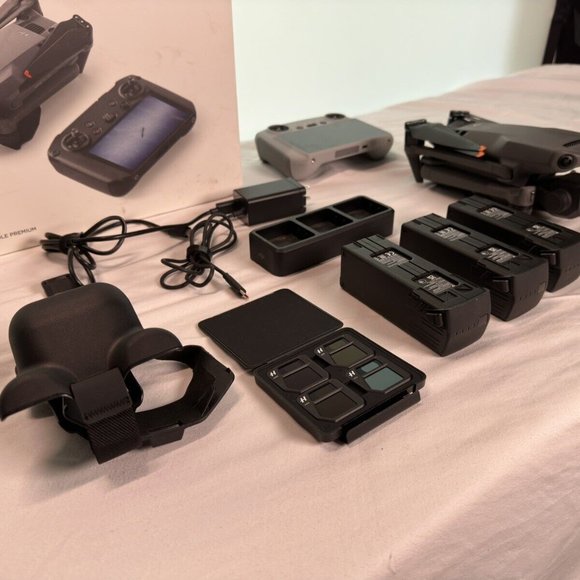 DJI Mavic 3 Cine Combo Drone - Picture 2 of 8